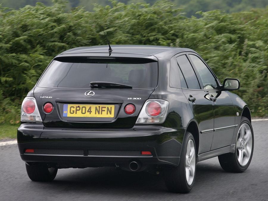  Lexus IS300 SportCross 2001 года  (UK) (фото 2 из 6)